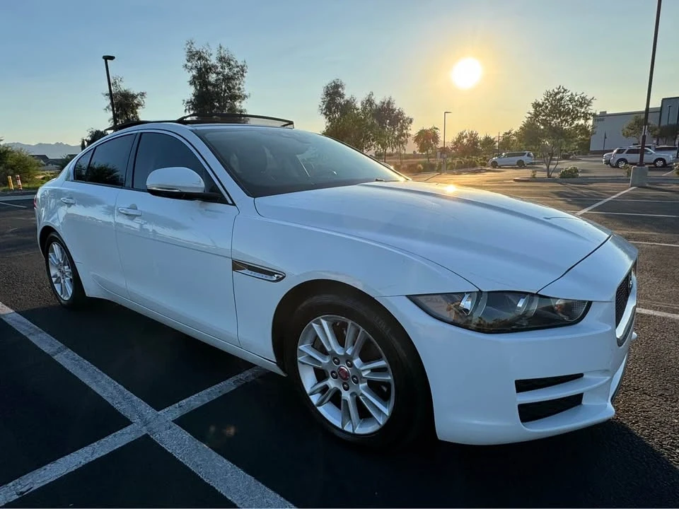 2018 Jaguar XE - Image 2 of 11