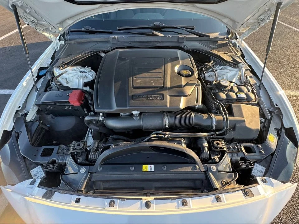 2018 Jaguar XE - Image 11 of 11