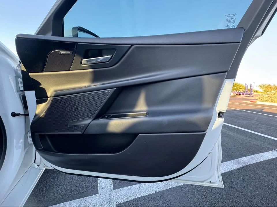 2018 Jaguar XE - Image 7 of 11