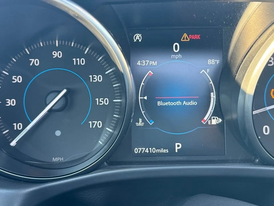 2018 Jaguar XE - Image 10 of 11