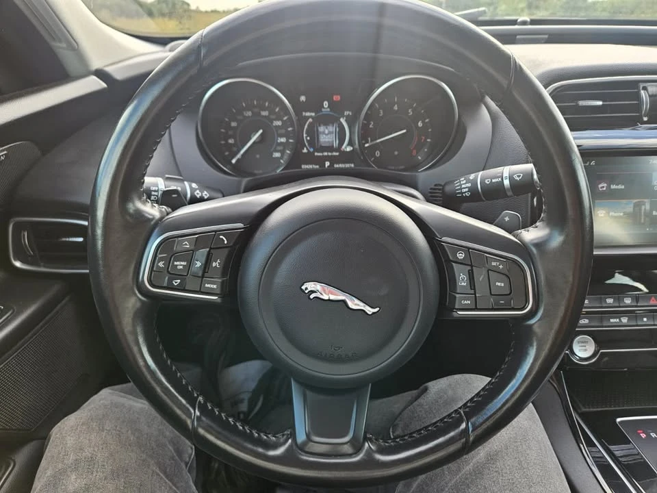 2018 Jaguar XE - Image 8 of 13
