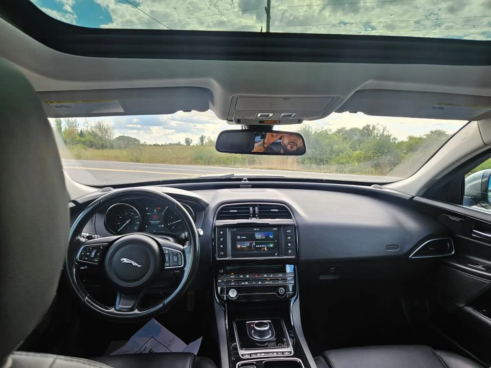 2018 Jaguar XE - Image 9 of 13