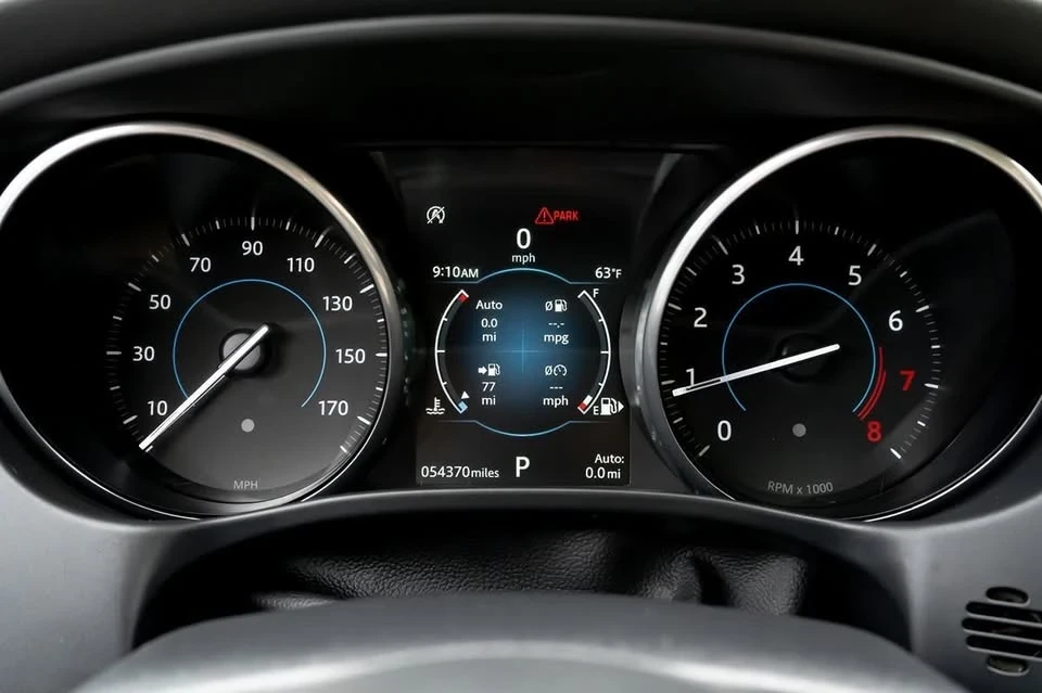 2018 Jaguar XE - Image 7 of 15