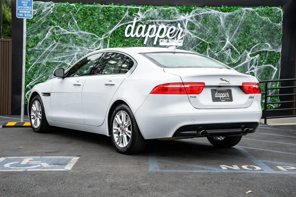 2018 Jaguar XE - Image 13 of 15