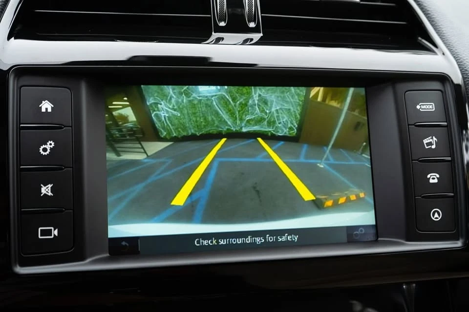 2018 Jaguar XE - Image 3 of 13