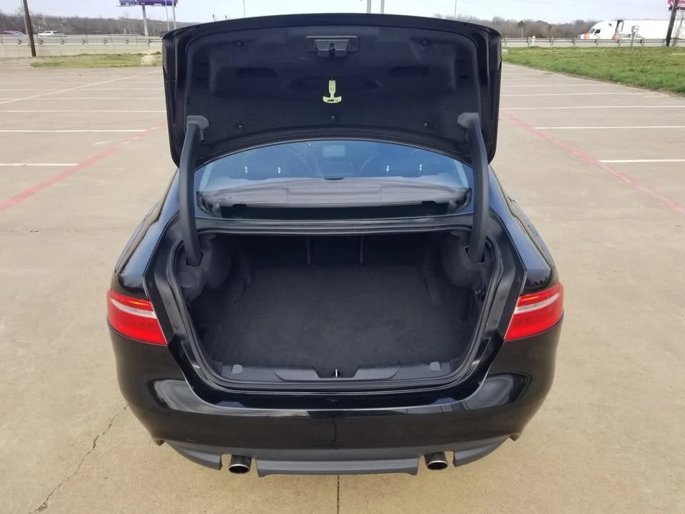 2018 Jaguar XE - Image 6 of 10