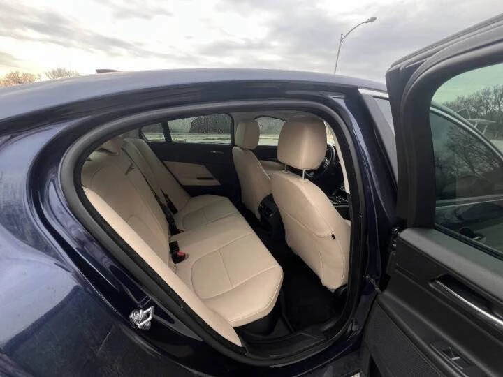 2018 Jaguar XE - Image 8 of 12