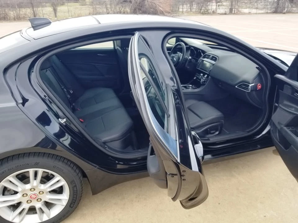 2018 Jaguar XE - Image 5 of 10