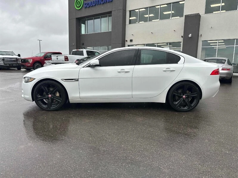 2018 Jaguar XE - Image 4 of 16