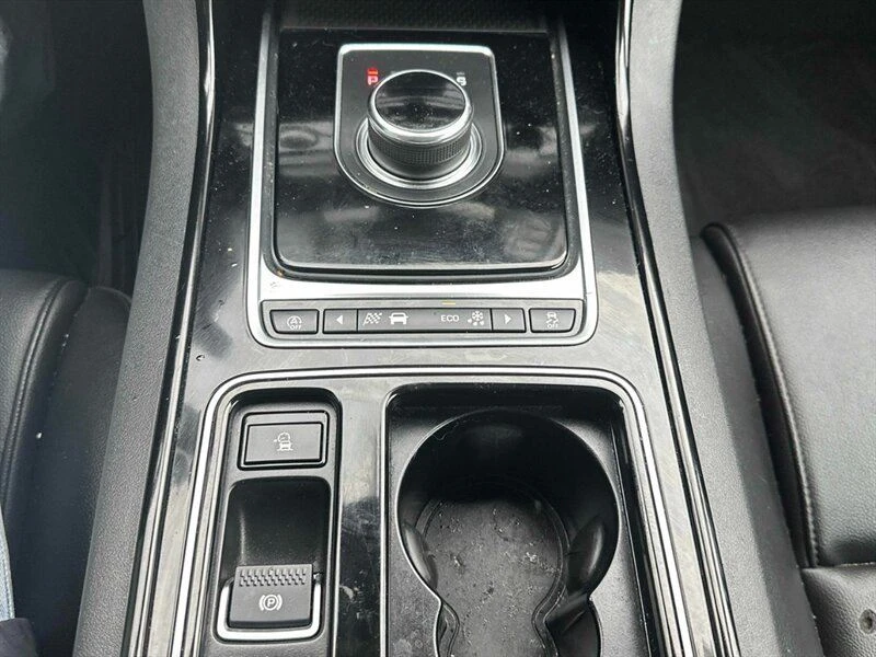2018 Jaguar XE - Image 12 of 16