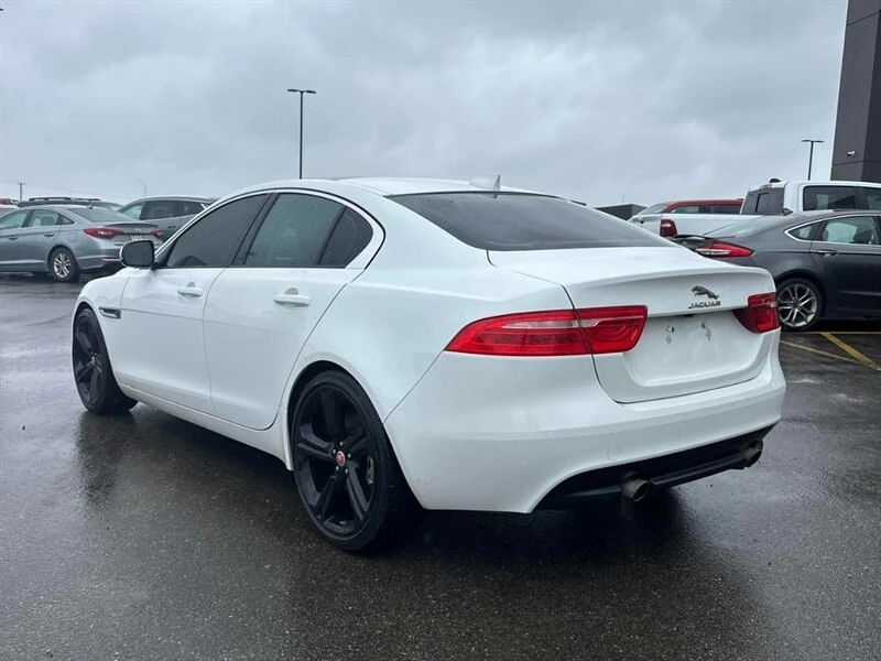 2018 Jaguar XE - Image 5 of 16
