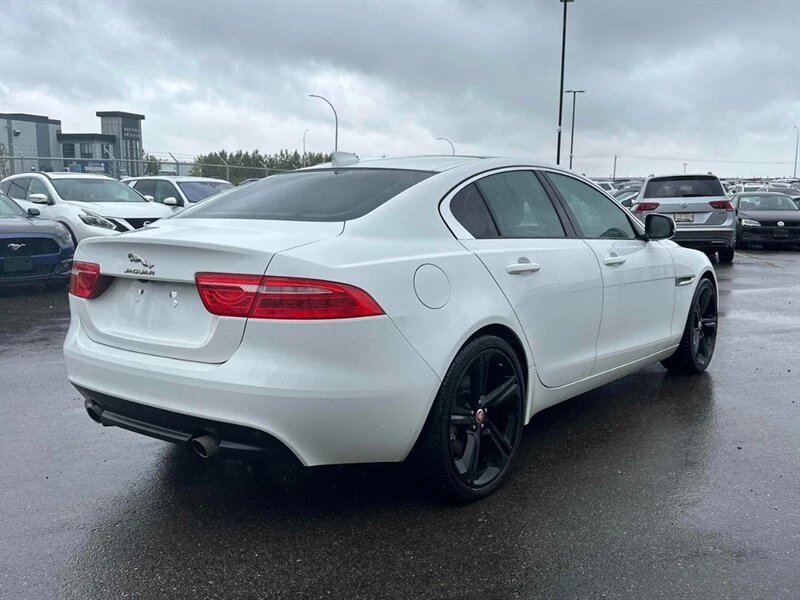 2018 Jaguar XE - Image 7 of 16