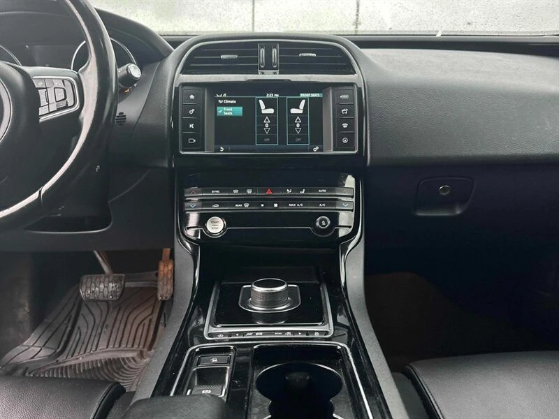 2018 Jaguar XE - Image 10 of 16