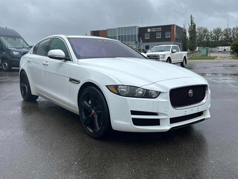 2018 Jaguar XE - Image 2 of 16