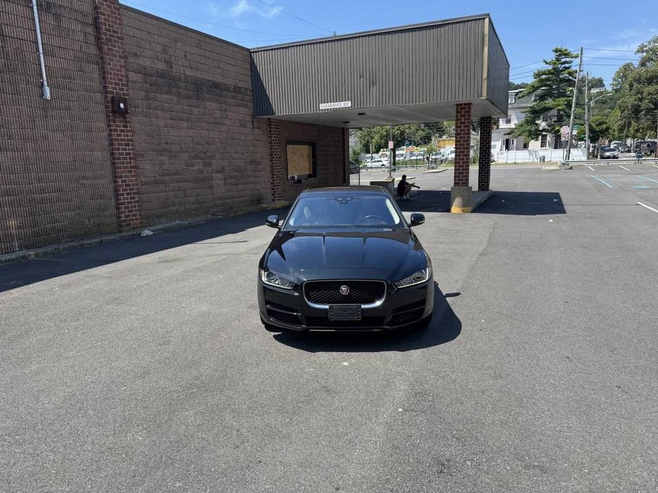 2018 Jaguar XE - Image 3 of 20