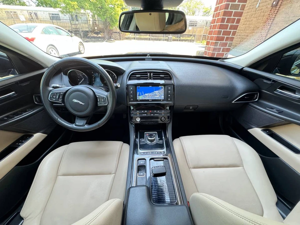 2018 Jaguar XE - Image 12 of 20