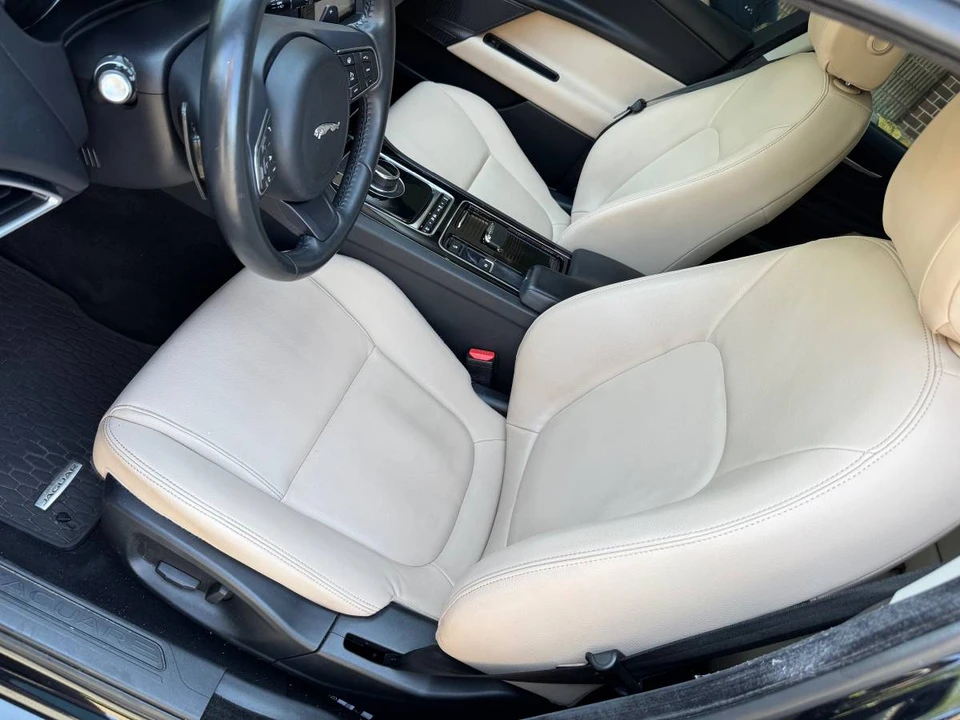 2018 Jaguar XE - Image 11 of 20