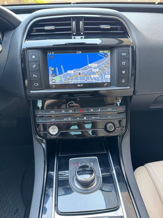 2018 Jaguar XE - Image 14 of 20