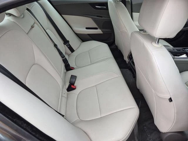2018 Jaguar XE - Image 17 of 19