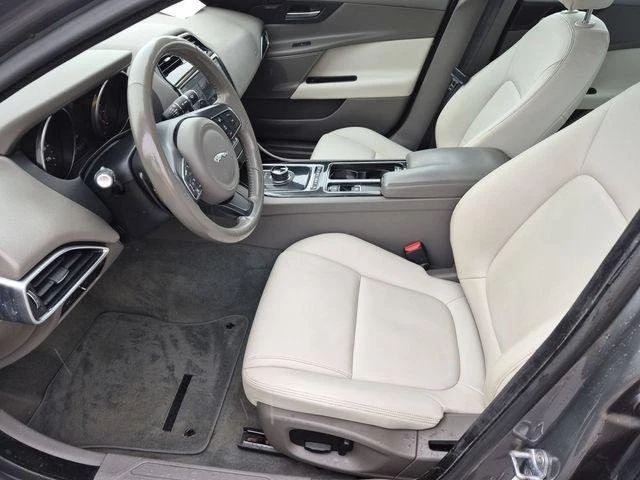 2018 Jaguar XE - Image 7 of 19