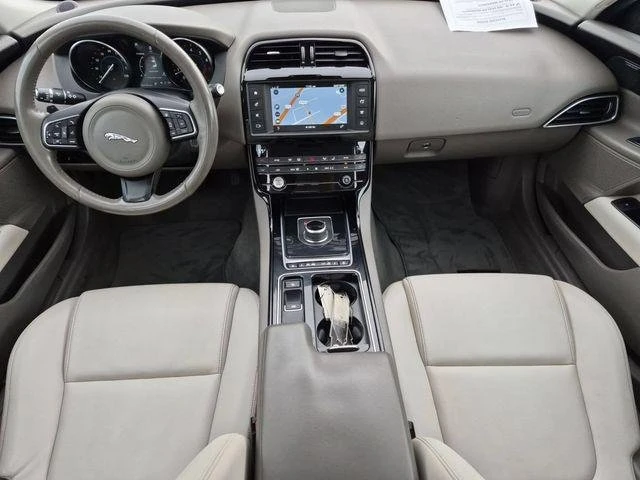 2018 Jaguar XE - Image 15 of 19