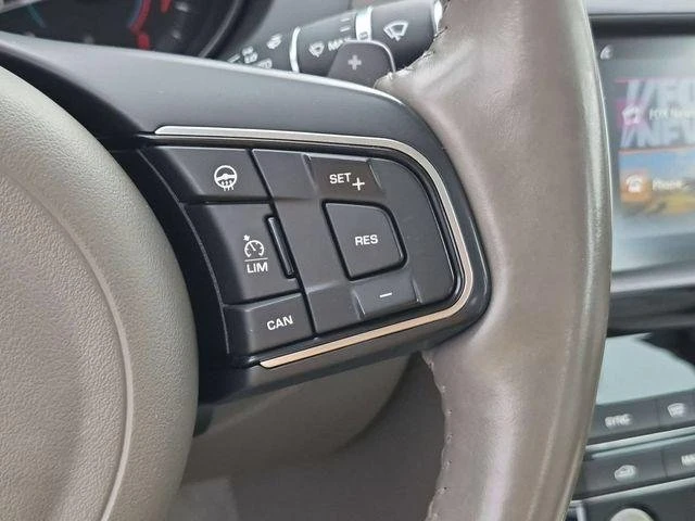 2018 Jaguar XE - Image 10 of 19
