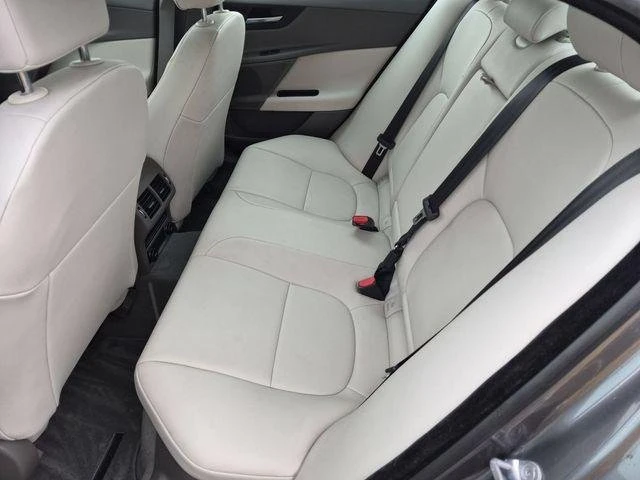 2018 Jaguar XE - Image 13 of 19