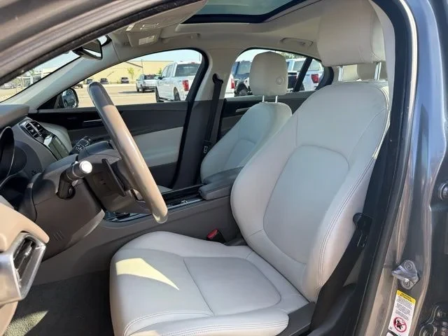 2018 Jaguar XE - Image 10 of 12