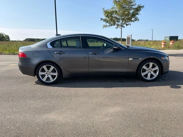 2018 Jaguar XE - Image 5 of 12