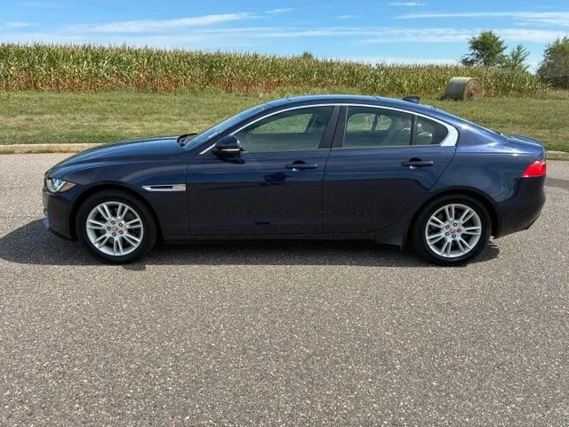 2018 Jaguar XE - Image 5 of 13