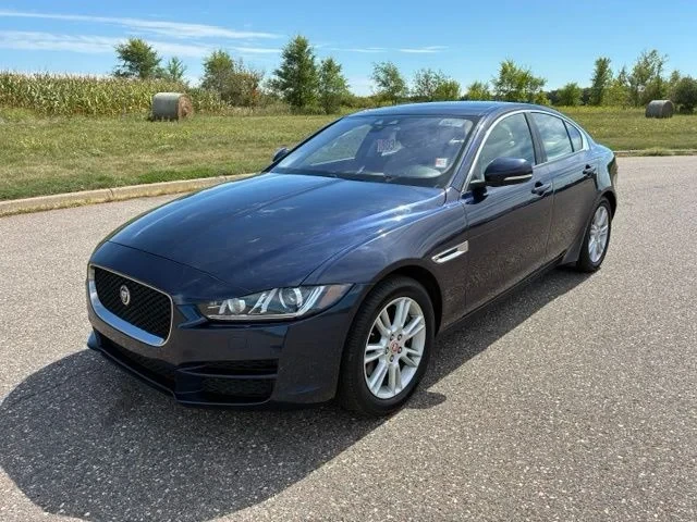 2018 Jaguar XE - Image 4 of 13