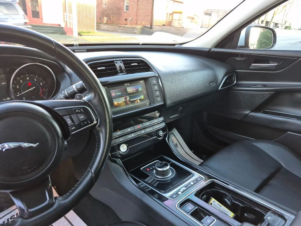 2018 Jaguar XE - Image 20 of 21