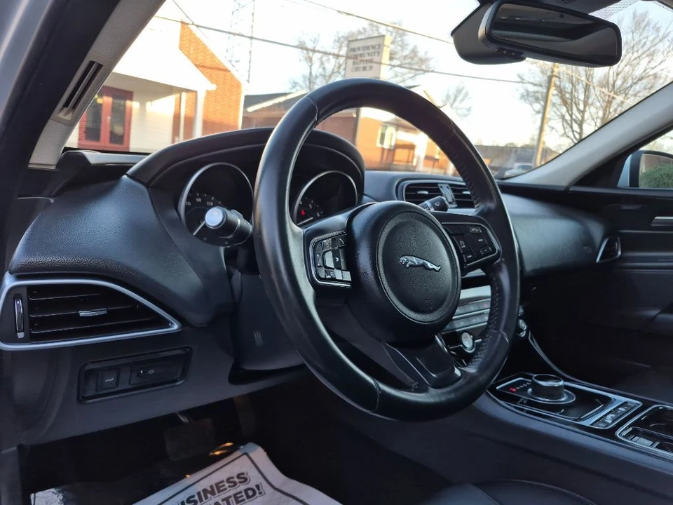 2018 Jaguar XE - Image 19 of 21