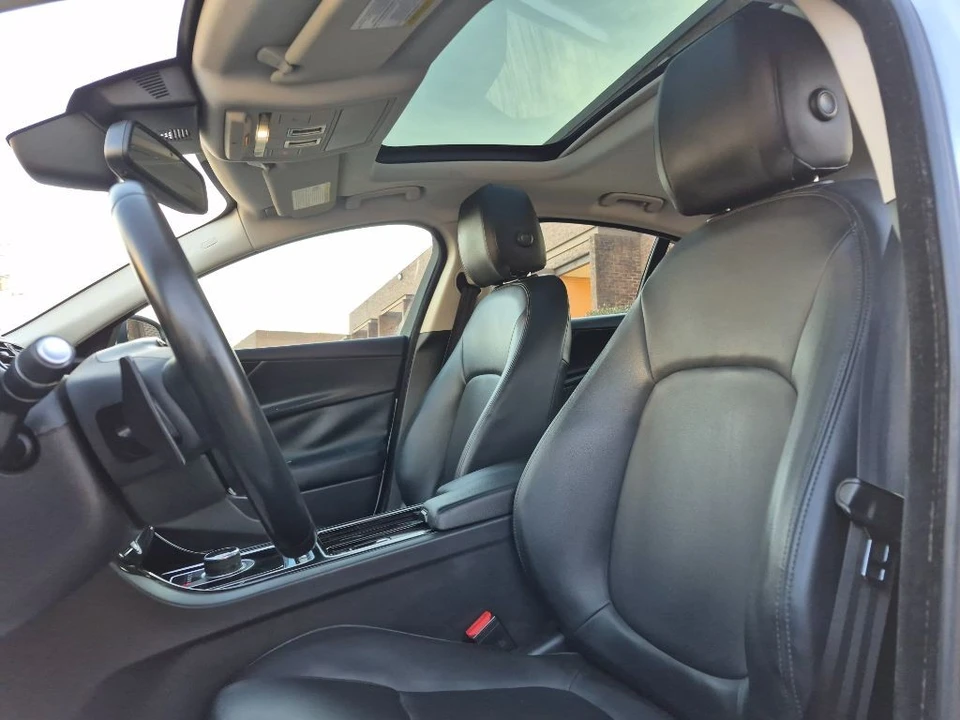 2018 Jaguar XE - Image 18 of 21