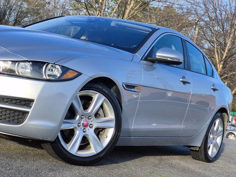 2018 Jaguar XE - Image 5 of 21