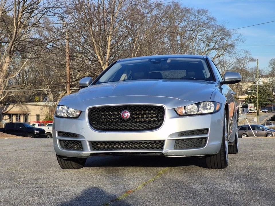 2018 Jaguar XE - Image 10 of 21