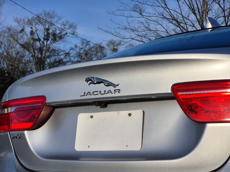 2018 Jaguar XE - Image 13 of 21