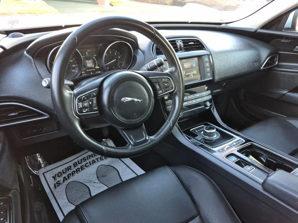 2018 Jaguar XE - Image 15 of 21