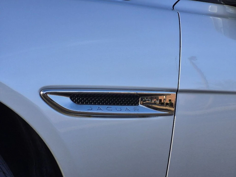 2018 Jaguar XE - Image 6 of 21