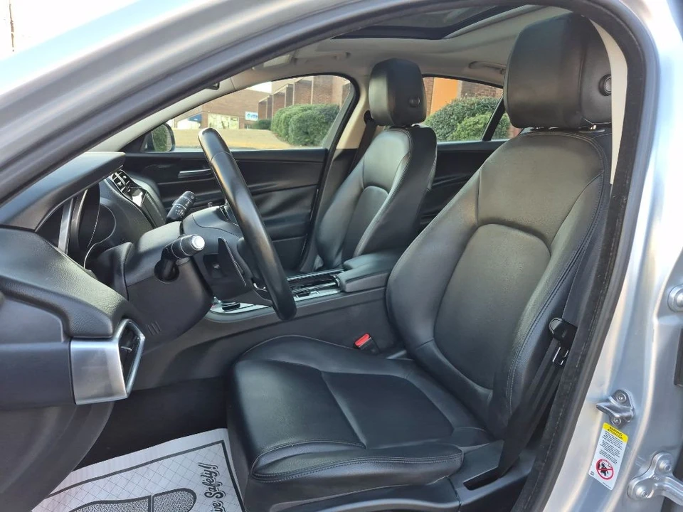 2018 Jaguar XE - Image 16 of 21