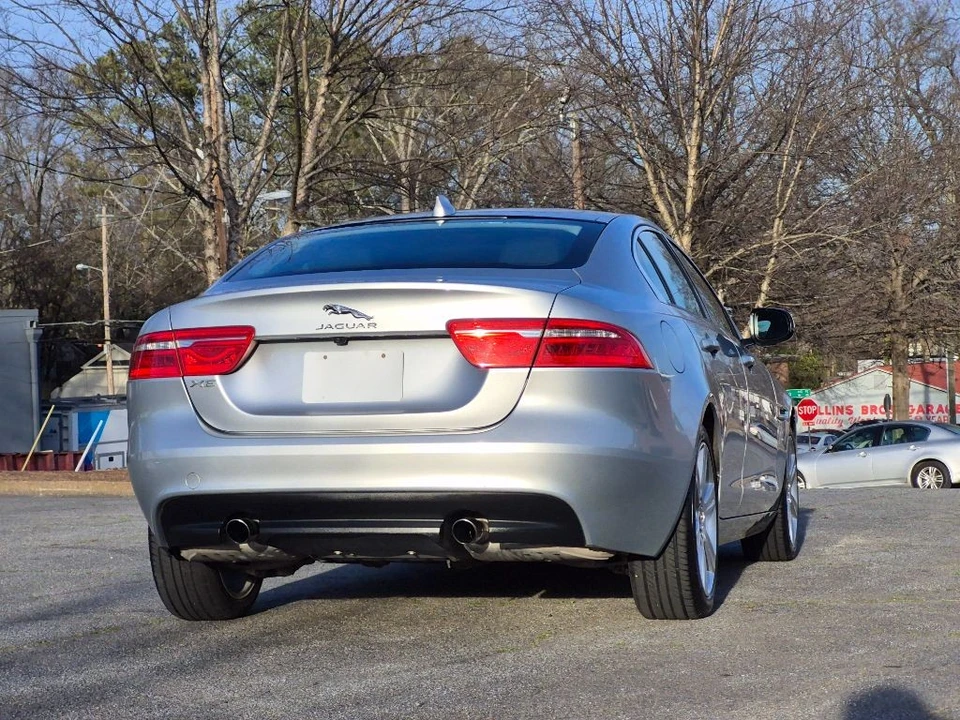 2018 Jaguar XE - Image 11 of 21