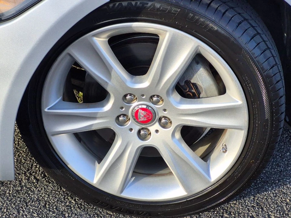 2018 Jaguar XE - Image 8 of 21