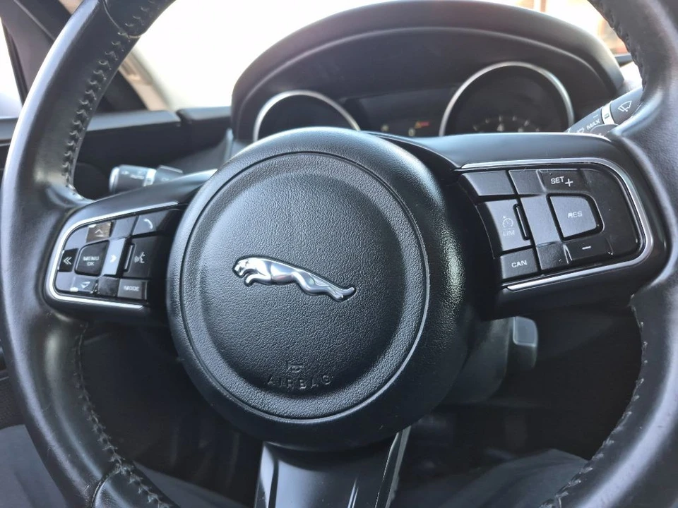 2018 Jaguar XE - Image 21 of 21