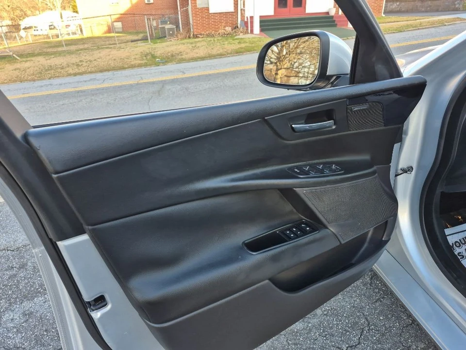 2018 Jaguar XE - Image 17 of 21