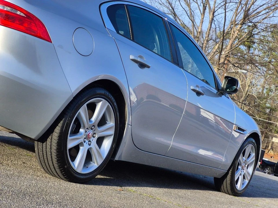 2018 Jaguar XE - Image 12 of 21