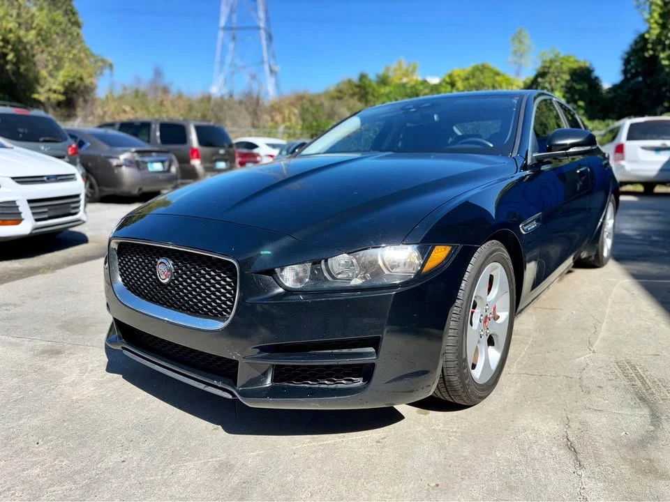 2018 Jaguar XE - Image 5 of 19
