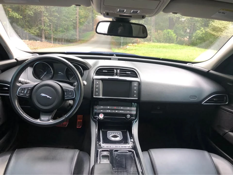 2018 Jaguar XE - Image 8 of 9