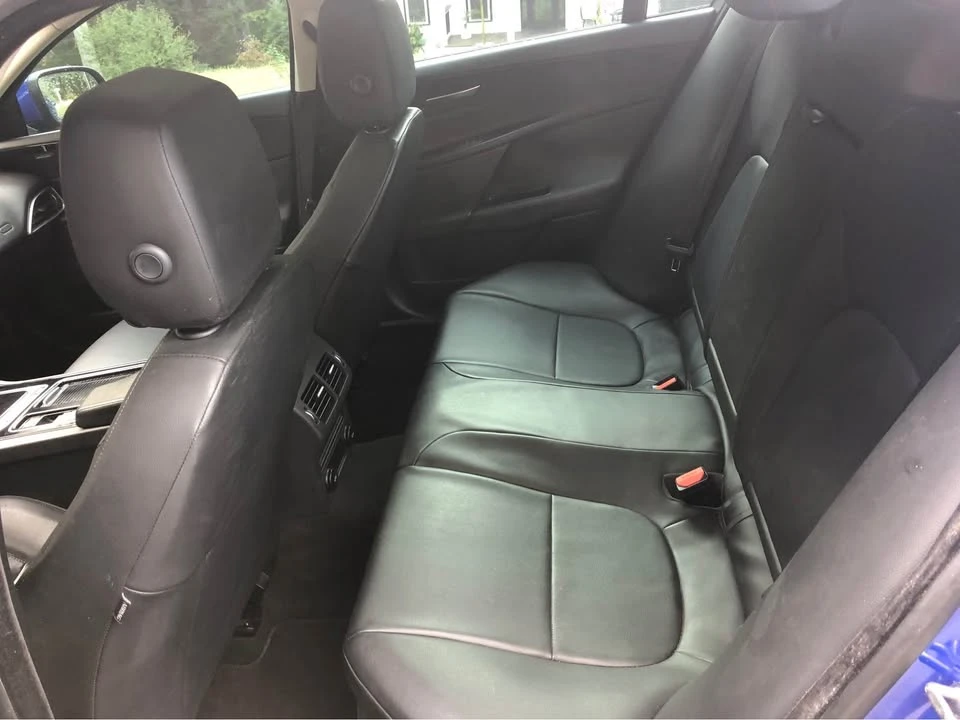 2018 Jaguar XE - Image 7 of 9