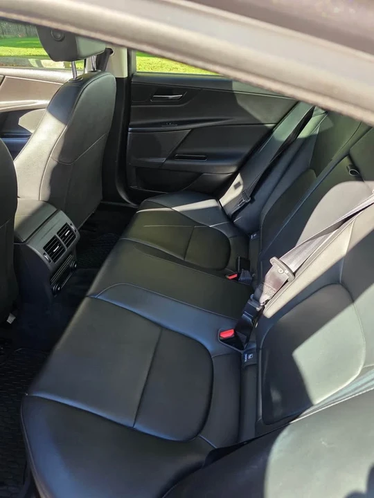 2018 Jaguar XE - Image 10 of 11