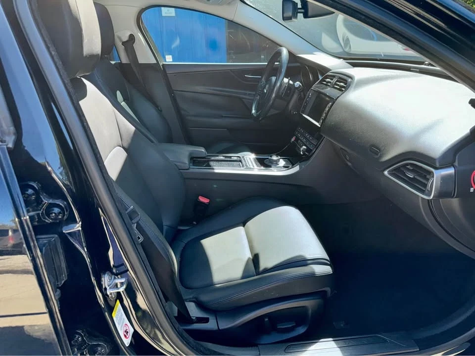 2018 Jaguar XE - Image 10 of 19